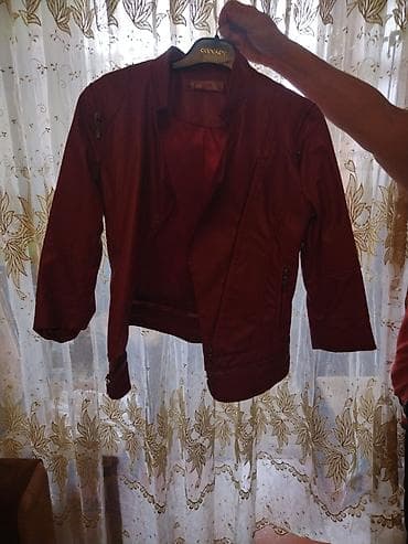 Куртка. Состояние:идеальное. Цвет: красный. Размер: 35-36. Ни разу не lalafo.az -da Куртка. Состояние:идеальное. Цвет: красный. Размер: 35-36. Ни разу не