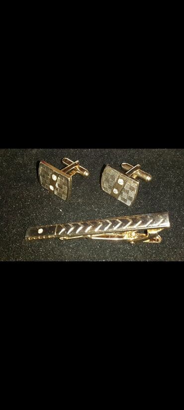 Qızılı rəngdə, kvadrat formalı manjetlər və qızılı rəngdə qalstuk üçün lalafo.az -da Qızılı rəngdə, kvadrat formalı manjetlər və qızılı rəngdə qalstuk üçün