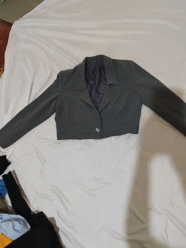 Qadınlar üçün qısa bleizer/jaket - Rəng: tünd boz - Model: qısa lalafo.az -da Qadınlar üçün qısa bleizer/jaket - Rəng: tünd boz - Model: qısa