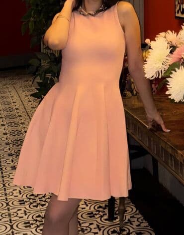 Şekilde göründüyünüz paltari satiram üzerinde cok kiçik lekeler var lalafo.az -da Şekilde göründüyünüz paltari satiram üzerinde cok kiçik lekeler var