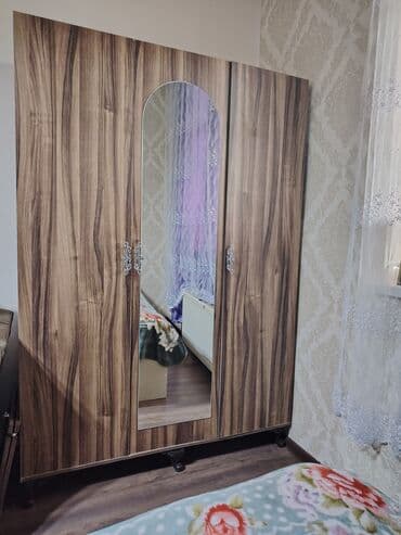 Açılan, 3 qapılı Düz dolab, Qarderob, paltar dolabı lalafo.az -da Açılan, 3 qapılı Düz dolab, Qarderob, paltar dolabı