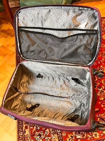 Böyük, bənövşəyi rəngli səyahət çantası. İçərisində əşyaları saxlamaq lalafo.az -da Böyük, bənövşəyi rəngli səyahət çantası. İçərisində əşyaları saxlamaq