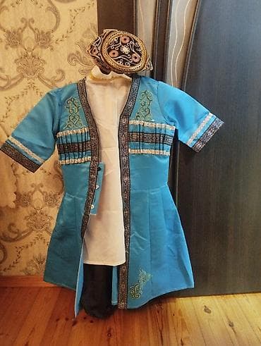 Milli uşaq geyim dəsti – oğlan üçün Tərkibi: - Göy rəngdə milli lalafo.az -da Milli uşaq geyim dəsti – oğlan üçün Tərkibi: - Göy rəngdə milli
