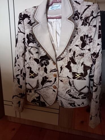 Kostyum çox yaxşı keyfiyətli matreslı var bir fəfə geyinilib 44 razmer lalafo.az -da Kostyum çox yaxşı keyfiyətli matreslı var bir fəfə geyinilib 44 razmer