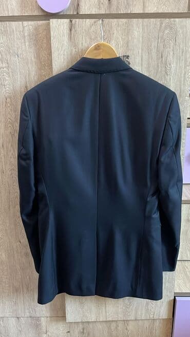 Kostyum satıram az geyinilib. 48 razmer lalafo.az -da Kostyum satıram az geyinilib. 48 razmer