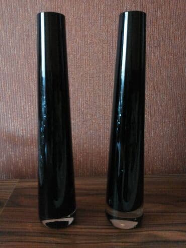 2 qara rəngdə guldan biri 20 azn lalafo.az -da 2 qara rəngdə guldan biri 20 azn