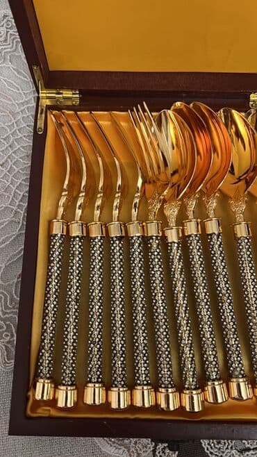 Qızılı çəngəl-bıçaq qaşıq dəsti – 24 parça, dəbli hədiyyə qutusunda - lalafo.az -da Qızılı çəngəl-bıçaq qaşıq dəsti – 24 parça, dəbli hədiyyə qutusunda -