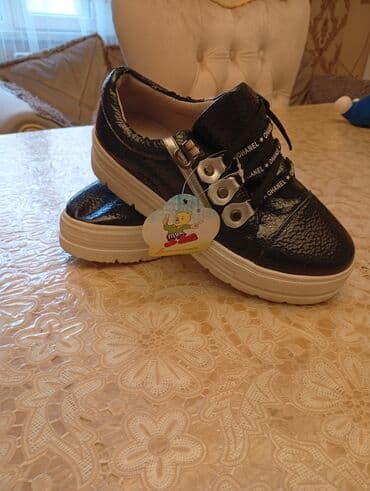 Uşaq idman ayaqqabısı - Rəng: qara (parlaq teksturalı üst) - Model lalafo.az -da Uşaq idman ayaqqabısı - Rəng: qara (parlaq teksturalı üst) - Model