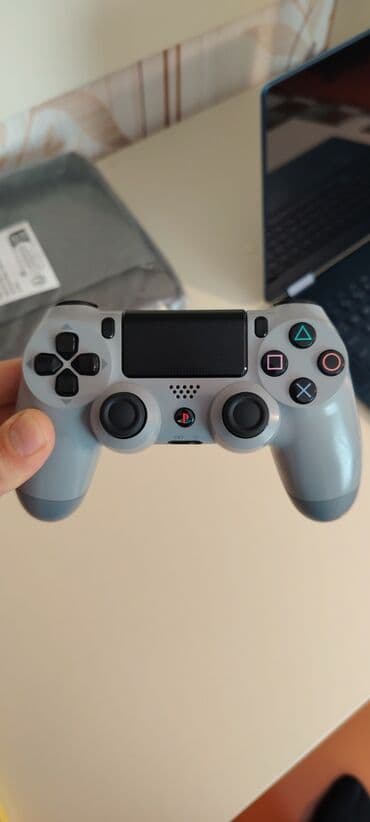 Sony DualShock 4 (PS4) simsiz oyun pultu – Boz rəng (əlamətdar düymə lalafo.az -da Sony DualShock 4 (PS4) simsiz oyun pultu – Boz rəng (əlamətdar düymə