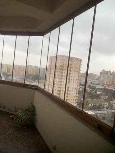 Cam balkon və pəncərə satılır Cam balkon Uzunluğu: 169 sm Sağ tərəf lalafo.az -da Cam balkon və pəncərə satılır Cam balkon Uzunluğu: 169 sm Sağ tərəf
