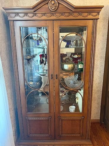 Klassik üslubda qonaq otağı üçün mebel dəsti Tərkibi: - İki qapılı lalafo.az -da Klassik üslubda qonaq otağı üçün mebel dəsti Tərkibi: - İki qapılı