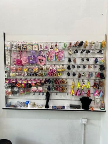 Витрины для бижутерии: Üzərində asılqanda verilir.Ölçüləri 2 metr uzunu 2 metr at lalafo.az — 4 Витрины для бижутерии: Üzərində asılqanda verilir.Ölçüləri 2 metr uzunu 2 metr — 4