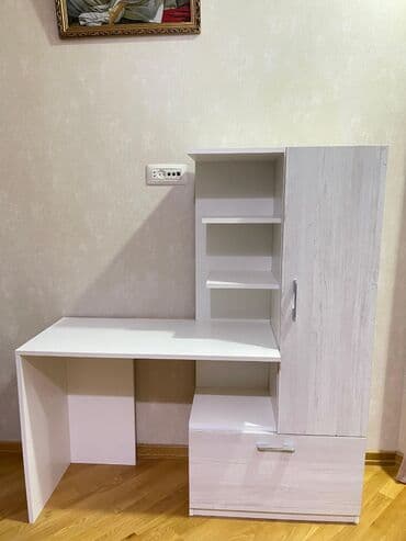 Пуфики на заказ: Угловой стол, Без стула, С полками, С выдвижными ящиками, Ламинат текстурный at lalafo.az — 1 Пуфики на заказ: Угловой стол, Без стула, С полками, С выдвижными ящиками, Ламинат текстурный — 1