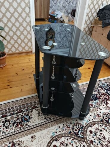 Metal-şüşə TV/aksesuar stolü – 50 AZN Az işlənmiş, ideal lalafo.az -da Metal-şüşə TV/aksesuar stolü – 50 AZN Az işlənmiş, ideal