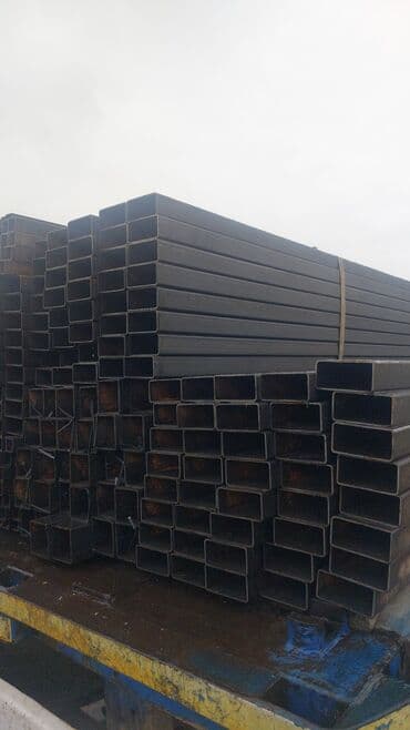 Müxtəlif ölçülü kvadrat metal profillər. Bu profillər tikinti və lalafo.az -da Müxtəlif ölçülü kvadrat metal profillər. Bu profillər tikinti və