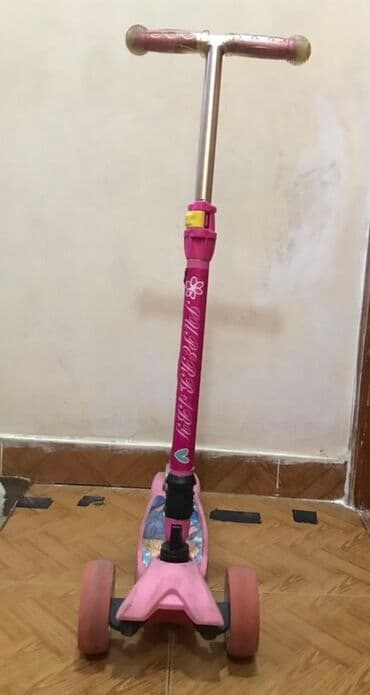 Uşaq skuterı – 3 təkərli, çəhrayı rəngdə Xüsusiyyətlər: - Ön tərəfdə lalafo.az -da Uşaq skuterı – 3 təkərli, çəhrayı rəngdə Xüsusiyyətlər: - Ön tərəfdə