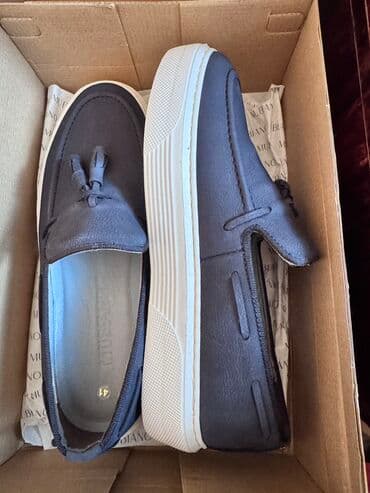 Biri 30azn yenidi geyinilmiyib 2 cut ayaqqabi razmeri duzgun gelmeyib lalafo.az -da Biri 30azn yenidi geyinilmiyib 2 cut ayaqqabi razmeri duzgun gelmeyib