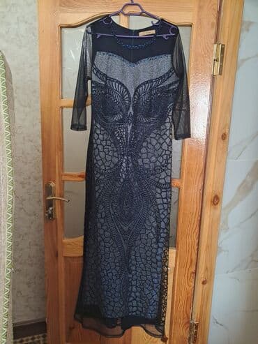 Zərif gecə paltarı – qara və tünd göy tonlarda - Uzun model, düz lalafo.az -da Zərif gecə paltarı – qara və tünd göy tonlarda - Uzun model, düz