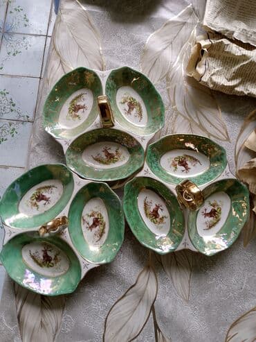 Təsvir: - Şirniyyat və qəlyanaltılar üçün üç bölməli porselen qablar lalafo.az -da Təsvir: - Şirniyyat və qəlyanaltılar üçün üç bölməli porselen qablar