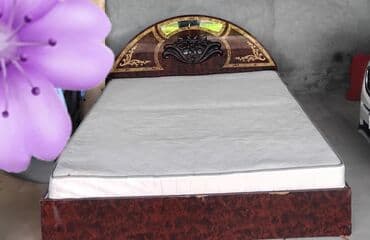 Taxt kravatı üstündə matrasla bir yerdə təcili satılır 100 manata lalafo.az -da Taxt kravatı üstündə matrasla bir yerdə təcili satılır 100 manata