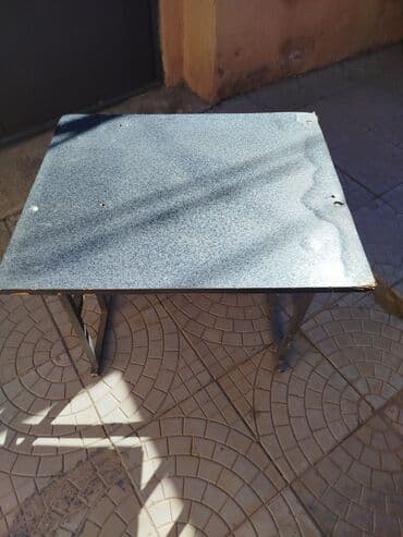 Kompüter masası, İşlənmiş, Açılmayan, Kvadrat masa lalafo.az -da Kompüter masası, İşlənmiş, Açılmayan, Kvadrat masa