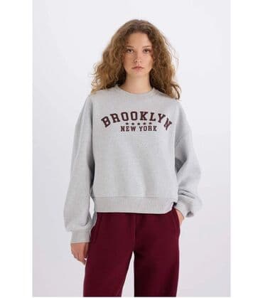 Açıq boz rəngli, uzunqol qadın sviteri. Hər gün geyinmək üçün rahat lalafo.az -da Açıq boz rəngli, uzunqol qadın sviteri. Hər gün geyinmək üçün rahat