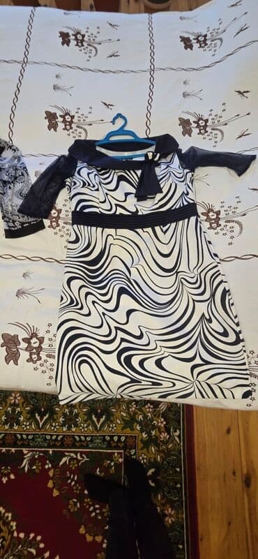 Qadın paltarı – qara‑ağ optik dalğalı naxışlı - Model: Dizinə qədər lalafo.az -da Qadın paltarı – qara‑ağ optik dalğalı naxışlı - Model: Dizinə qədər