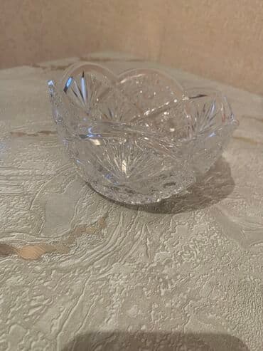 Qedimi,xrustal konfetqabı.2ədəddir.ideal vəziyyətdədir. - İstifadə lalafo.az -da Qedimi,xrustal konfetqabı.2ədəddir.ideal vəziyyətdədir. - İstifadə