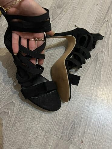 Qara qadın sandaleti – hündürdaban - Rəng: qara - Model: çox zolaqlı lalafo.az -da Qara qadın sandaleti – hündürdaban - Rəng: qara - Model: çox zolaqlı