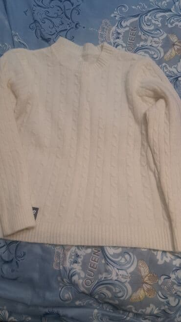 Ağ rəngli trikotaj sviter - Model: krujeva xətli (cable-knit) naxışlı lalafo.az -da Ağ rəngli trikotaj sviter - Model: krujeva xətli (cable-knit) naxışlı