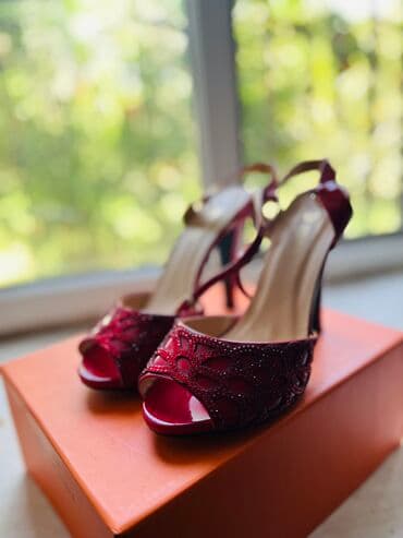 Pasanuşka yenidir, 1 defe toya geyilib. 55 manata alinib. Hec bir lalafo.az -da Pasanuşka yenidir, 1 defe toya geyilib. 55 manata alinib. Hec bir