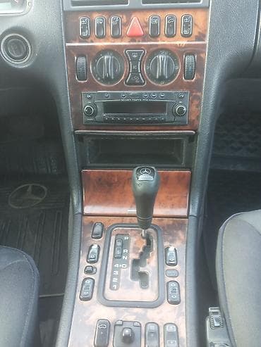 Mercedes-Benz E 220 sedan, qara metal rəng.Yüngül kosmetikaya ehtiyac lalafo.az -da — 3 Mercedes-Benz E 220 sedan, qara metal rəng.Yüngül kosmetikaya ehtiyac — 3