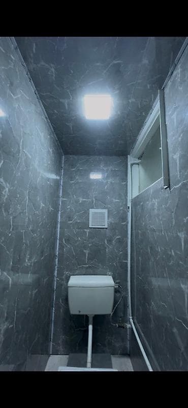 2 otaqlı mənzil interyeri - Geniş qonaq otağı: uzun yumşaq divan lalafo.az -da — 6 2 otaqlı mənzil interyeri - Geniş qonaq otağı: uzun yumşaq divan — 6