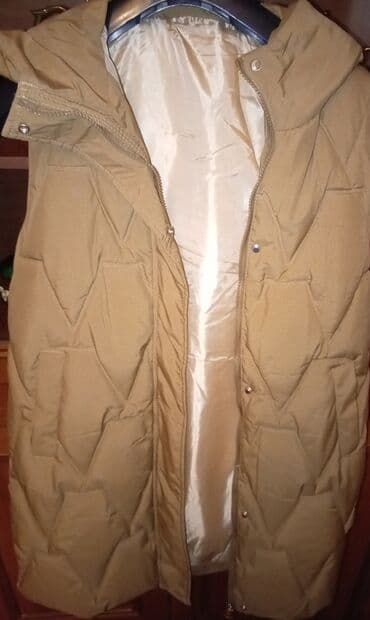 Qadınlar üçün qalın, kapüşonlu şişmə jilet - Rəng: qum/karamel lalafo.az -da Qadınlar üçün qalın, kapüşonlu şişmə jilet - Rəng: qum/karamel