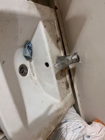 Moyka və unitaz satılır. Moykanın krantı və borusu üstündə verilir lalafo.az -da Moyka və unitaz satılır. Moykanın krantı və borusu üstündə verilir