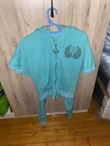 Mavi rəngli qadın idman dəsti - 2 hissə: kapüşonlu qısaqol zipli üst lalafo.az -da Mavi rəngli qadın idman dəsti - 2 hissə: kapüşonlu qısaqol zipli üst