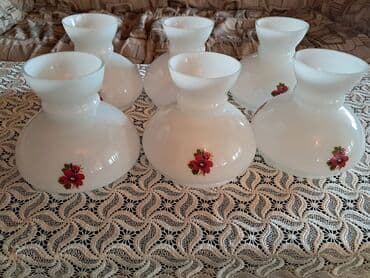 Ağ rəngdə, çiçək naxışlı şüşə lampa çətirləri dəsti. Bu çətirlər lalafo.az -da Ağ rəngdə, çiçək naxışlı şüşə lampa çətirləri dəsti. Bu çətirlər