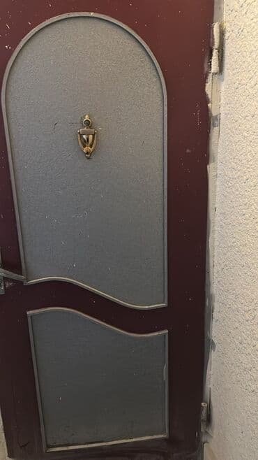 Metal giriş qapısı - Material: möhkəm metal konstruksiya - Rəng: tünd lalafo.az -da Metal giriş qapısı - Material: möhkəm metal konstruksiya - Rəng: tünd