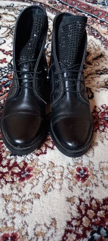 Great Wall: Qadın geyim və ayaqqabı dəsti - Qara dəridən, boğaz hissəsi pərçimli lalafo.az -da — 2 Great Wall: Qadın geyim və ayaqqabı dəsti - Qara dəridən, boğaz hissəsi pərçimli — 2