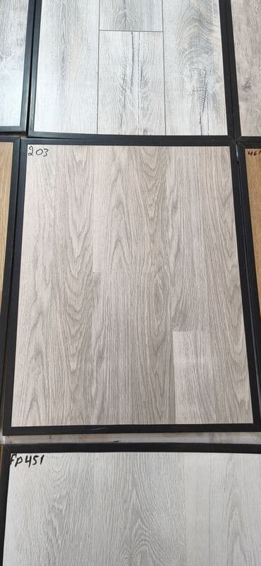 Ağ-boz tonlarda taxta teksturalı laminat döşəmə paneli lalafo.az -da Ağ-boz tonlarda taxta teksturalı laminat döşəmə paneli