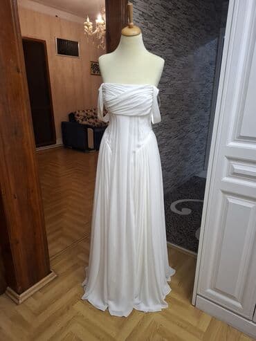 Yeni tikilmiş gəlinlikdir.M ölçüyə qədər gedir. Korsetli geyimdir lalafo.az -da Yeni tikilmiş gəlinlikdir.M ölçüyə qədər gedir. Korsetli geyimdir