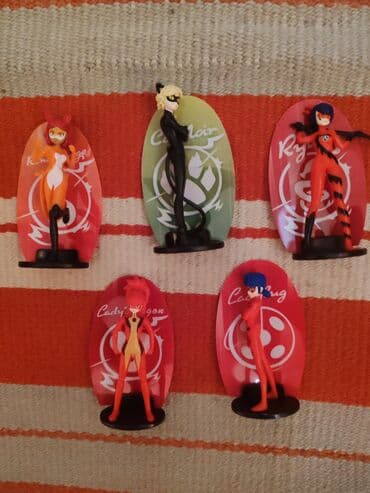 Ladybug və Cat Noir cizgi filmi personajlarının fiqurlarından ibarət lalafo.az -da Ladybug və Cat Noir cizgi filmi personajlarının fiqurlarından ibarət
