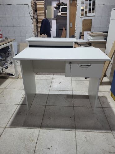 Ağ rəngdə kompakt iş masası - Material: laminat/MDFlam tipli ağ panel lalafo.az -da Ağ rəngdə kompakt iş masası - Material: laminat/MDFlam tipli ağ panel