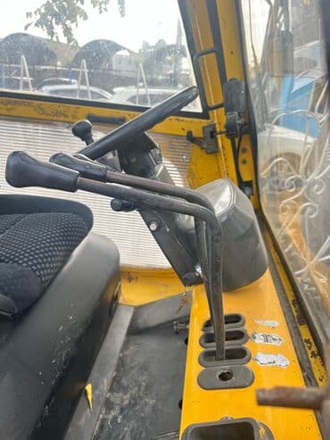 Автовышки: Sarı rəngdə kabinəli yükgötürən (forklift). - Qapalı kabinə: ön, yan at lalafo.az — 4 Автовышки: Sarı rəngdə kabinəli yükgötürən (forklift). - Qapalı kabinə: ön, yan — 4