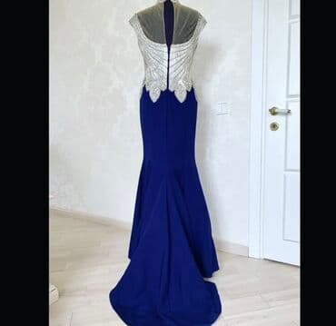 Zərif gecə/libas - Rəng: tünd kral mavi, üst hissəsi gümüşü işıltılı lalafo.az -da Zərif gecə/libas - Rəng: tünd kral mavi, üst hissəsi gümüşü işıltılı