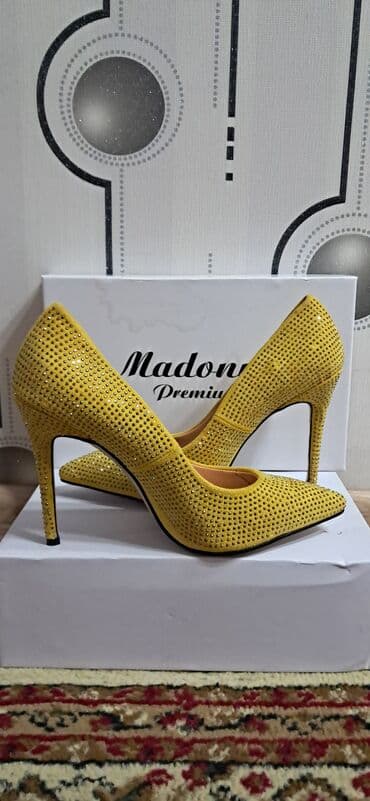 Qadın ayaqqabıları 5 ve 10AZN Razmerler 38 Ve 39 lalafo.az -da Qadın ayaqqabıları 5 ve 10AZN Razmerler 38 Ve 39