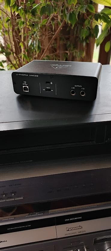 Behringer U-Phoria UMC22 USB Audio İnterfeysi - 2 giriş/2 çıxışlı USB lalafo.az -da Behringer U-Phoria UMC22 USB Audio İnterfeysi - 2 giriş/2 çıxışlı USB