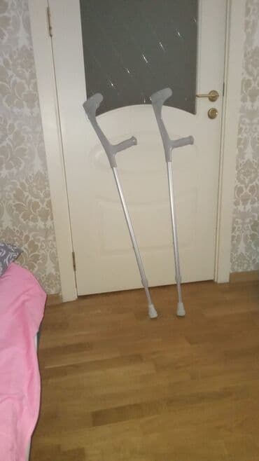 Bu, hərəkət məhdudiyyəti olan şəxslər üçün nəzərdə tutulmuş bir cüt lalafo.az -da Bu, hərəkət məhdudiyyəti olan şəxslər üçün nəzərdə tutulmuş bir cüt