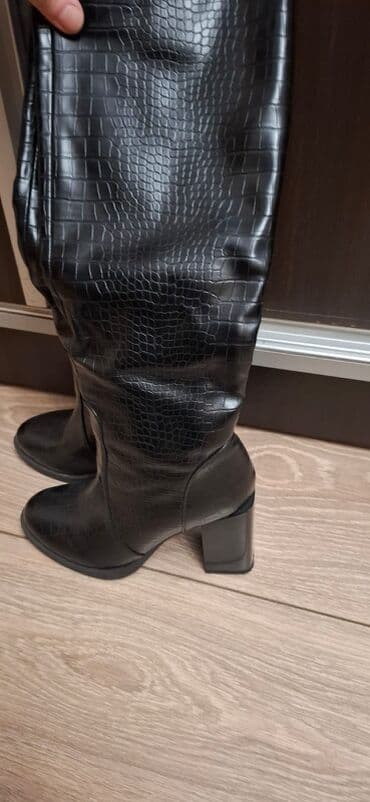 Угги: Сапоги, Размер: 36, цвет - Черный, Б/у at lalafo.az — 1 Угги: Сапоги, Размер: 36, цвет - Черный, Б/у — 1