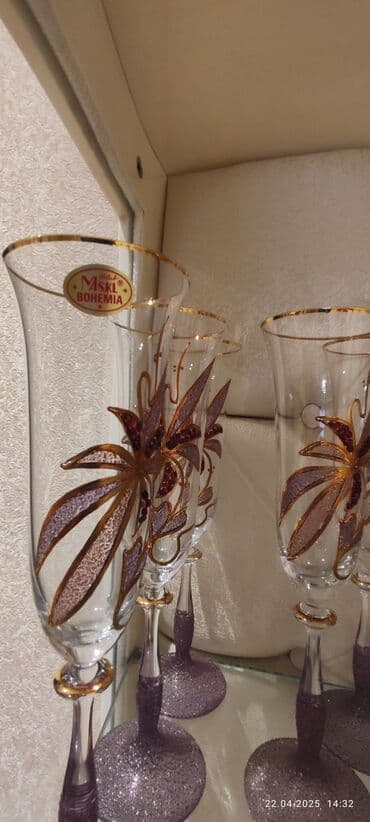 Orginal bohemia hec bir defekti yoxdu. istifade olunmayib ideal lalafo.az -da Orginal bohemia hec bir defekti yoxdu. istifade olunmayib ideal